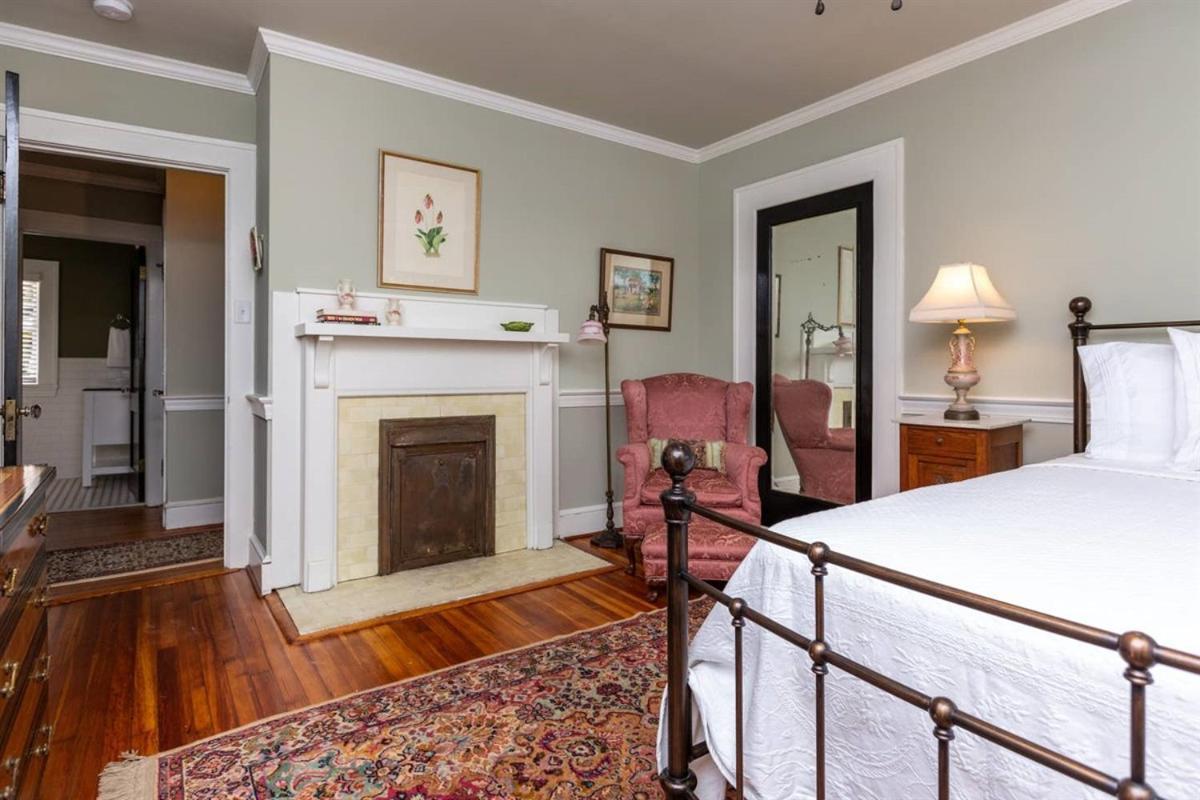 Renowned Historic Home Downtownacross From Park 温斯顿-塞伦 外观 照片